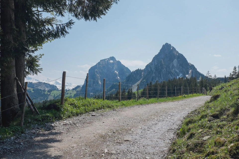 Approaching mounts Kleiner Mythen and Grosser (bigger) Mythen.