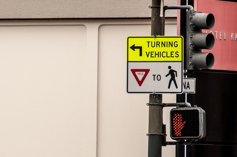 Many Japanese Kanji are composed by simpler kanjis that get combined together. This sign was spotted in Japantown, the San Francisco&rsquo;s Japanese neighborhood. I don&rsquo;t think this is just a coincidence.