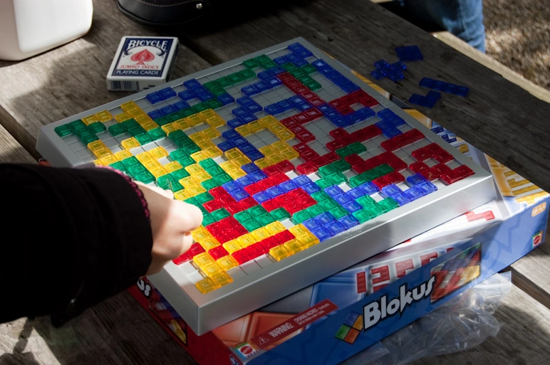 Juego de “Bloques” chino y damas chinas (sin foto de estas últimas).