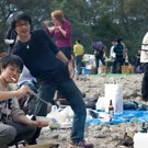 /attachments/trips/imoni-party/estudiantes-tohoku-daigaku-haciendo-poses-de-picnic_hu_be4838d81104b995.webp