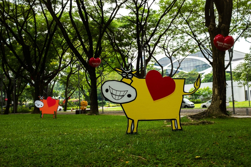 The red hearts say &lsquo;Happy hearts love green&rsquo;. I can only assume that the function of this grass field full of cows and hearts is to make people conscious about the environment.